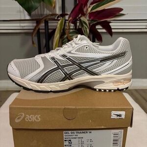 ASICS Gel-DS Trainer 14 White and Gray Athletic Shoes